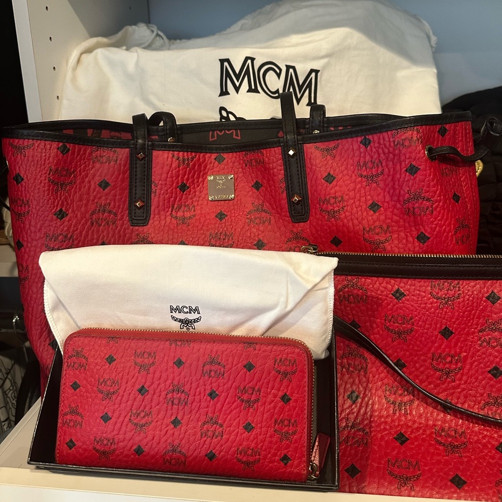 MCM Visetos Medium Reversible tote Set